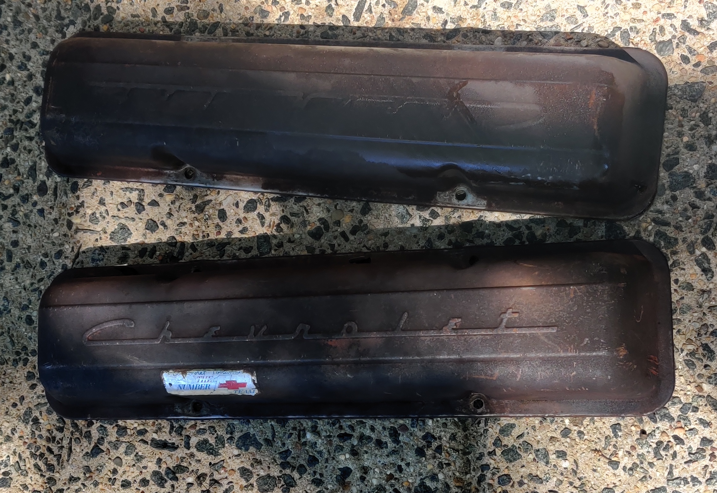Valve covers before rust treatment